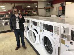 Hai navigato fino a qui per trovare informazioni su laundry room bar? Dirty Dungarees Laundromat And Bar Last Of Its Kind In Columbus