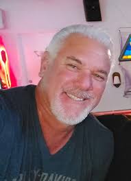 I'm a lovely and sweet single 27 years old guy looking for someone to call  my own ❤️