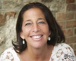 Connect First: 52 Simple Ways to Ignite Success, Meaning, and Joy at Work:  Katzman, Melanie: 9781260457834: Amazon.com: Books