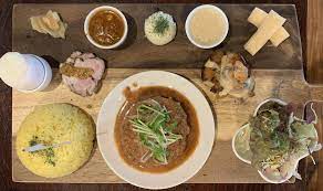 名護市 | オシャレで不思議な空間の『運天食堂』でランチしてきました！ | よんなーらいふ