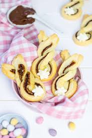 Aus Nur 4 Zutaten Ruck Zuck Osterhasen Backen Mein Naschgluck Rezept Osterhasen Backen Ostern Rezepte Backen Ostern Backen