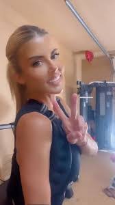 Beau Morrow's Instagram, Twitter & Facebook