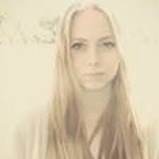 Lisa Schober's Instagram, Twitter & Facebook