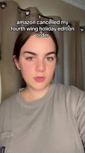 barnes came in CLUTCHHH but amazon did me so dirty im annoyed #greenscreen  #fourtheing #fourthwingholidayedition #ironflame #rebeccayarros  #ironflamesprayededges #ironflamemidnightrelease ...