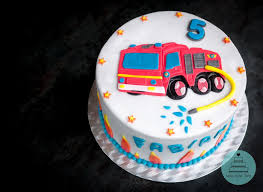 Ich habe meinen eckigen backrahmen. Torte Zum Geburtstag Happybirthday Birthdaycake Geburtstagstorte Bub Kinder Kuchen Geburtstag Feuerwehr Kuchen Kindergeburtstag Kindergeburtstagstorte