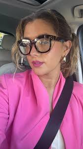 Elizabeth Castaldi's Instagram, Twitter & Facebook