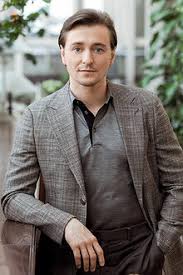 Безруков сергей витальевич — народный артист россии (2008), актер драматического театра и кино, театральный режиссер, продюсер, сценарист. Sergej Bezrukov Foto Kinopoisk