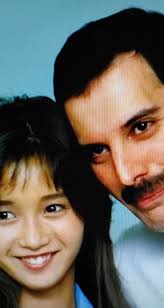 Freddie is singing in a Japanese garden