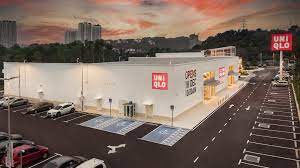 Uniqlo dives in the market with a unique angle as they don't have a specific target market, we don't segment our market, uniqlo is open for all who are fashion sensitive, says onoguchi. Uniqlo Opens Its Very First Roadside Store In Malaysia Here S All You Need To Know About It