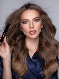 Each one with her own essence. All with the same ally. 💋 19 delegates  representing the strength, elegance, and authenticity of true beauty. Our  products celebrate the best of you. 🌍✨ Makeup