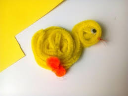 Danseuses de papier de soie. Paques Activite Manuelle Poussin Fil Chenille Youtube