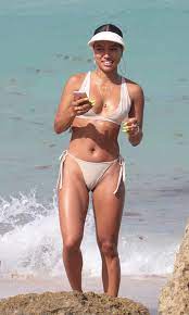 How Did These Celebrities Not Realize They Had A Major Camel Toe? - SHEfinds
