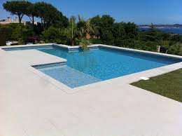 epingle sur carrelage piscine