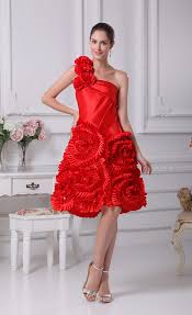 It's a daring color to opt for and not everyone can pull it off. Learn Red Wedding Dresses Meaning And Ideas Before Breaking The Rule
