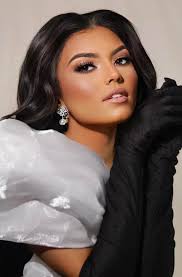 Hello fellow LA and NOLA bridal community! I am looking for some help  finding people who can provide a team for hair and team for makeup. Or both  hair & makeup. I'm