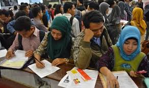 Sebelum kamu menulis surat lamaran kerja, ada baiknya untuk mengetahui bagaimana cara membuat surat yang baik dan menarik sehingga perusahaan akan tertarik. Ini Lho Cara Melamar Kerja Online Republika Online