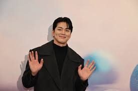 K-Drama actor Kim Mingue melts hearts at Skyview Mall, donating his own clothes to a coat drive for a Singles Day celebration | amNewYork