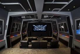 Les Plus Beaux Home Cinema Inspires De Star Wars Salle De Cinema Maison Salles De Jeux Videos Decoration De Salle De Jeux