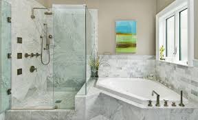 Meletakkan bathtub secara menyamping bisa jadi trik menyiasati ukuran kamar mandi yang mungil. 4 Macam Bathtub Sesuai Kebutuhan Kamu