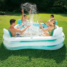 In a modern rectangle inground pool there are no protruding steps around the pool just clean lines. Te Swbrjmmgbhm