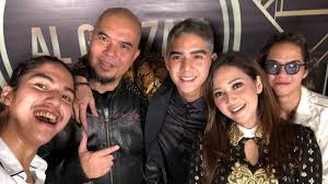 Maybe you would like to learn more about one of these? Dul Sambangi Tempat Ahmad Dhani Maia Estianty Pacaran Backstreet Kumparan Com