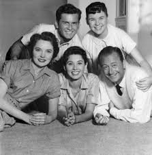 If You Were Born In 1959 That Year S Season Of Father Knows Best Would Be The Last For That Sit Com The Kis Were Get Father Knows Best Old Tv Shows