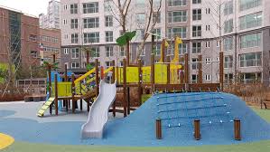 Harper & bright designs 6 piece dining table set,wooden dining table set with bench and 4 dining chairs with cushion, kitchen table set for 6,retro style, gray. Jungle In The City And A Space Themed Playground Www Lappset Com