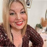 Karen Ewan's Instagram, Twitter & Facebook