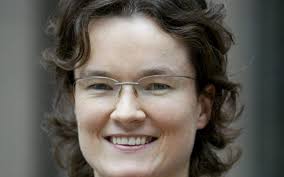 Komentarz dnia: Dobry czas na ujawnianie afer