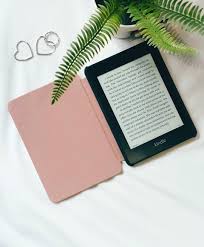 Lrn Life Style And Books On Instagram Happy Friday Another Week Has Gone By And We Are One Step Closer To Things Improving Currently Reading Queen I 2020