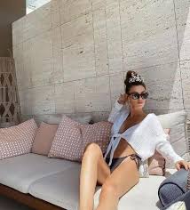 Yüsra Geyik bikinili poz verdi, yorum yağmuruna tutuldu! Zayıflığı dikkat  çekti: Kemiklerin sayılıyor - Vatan Gazetesi Magazin Haberleri