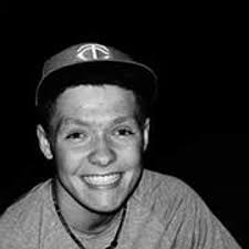 Stream Wally Schultz music