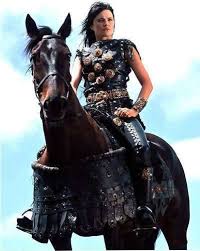 Resultado de imagem para foto de rainha guerreira montada em cavalo