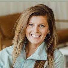 Lisa Knippenberg's Instagram, Twitter & Facebook