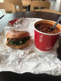 Share on facebook share on pinterest share by email more sharing options. 670 Calories For A Large Chili And Grilled Chicken Sandwich 1500isplenty