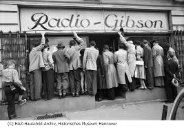 1954 So Sah Public Viewing 1954 Beim Endspiel Ungarn Deutschland Aus Museum Hannover Hannover Historisch