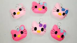 Agar konsep hello kitty semakin kuat pada kamar tidur anak perempuan, anda bisa memilih warna cat utama dengan warna feminim. Pola Hello Kitty Flanel