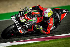 Yonny hernández y los hermanos espargaró recorren los lugares más emblemáticos de la capital argentina hasta llegar a la bombonera. Aleix Espargaro Bringt Aprilia An Die Spitze Beim Qatar Test Motogp