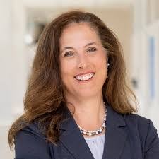 Lynne Elmore's Instagram, Twitter & Facebook