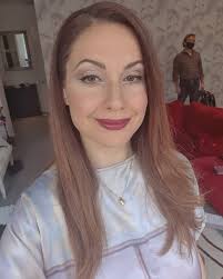 So...you guys pick, No makeup look or makeup look 💄?