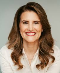 Suzanne Long's Instagram, Twitter & Facebook