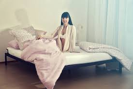 Das bett ist ohne viel aufwand in 4 balken zu zerlegen. Schone Lampen Fur Den Nachttisch Interiordesign Fashionpaper Das Magazin Fur Fashion Beauty Und Lifestyle