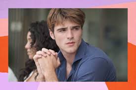 No longa, a atriz segue como produtora. A Barraca Do Beijo Jacob Elordi Diz Que Nao Gostaria De Ser Noah Flynn Capricho