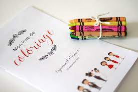 occupez les enfants grace a ce livre de coloriage imprimable special mariage dispose sur tables avec quelques cra place card holders wedding signs hibou