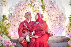 Sebenarnya, di bermacam situasi, isteri berubah menjadi malaikat atau berubah menjadi nenek sihir, semua bergantung pada lelaki. Bertuah Kahwin Dengan Pasangan Anak Sulung Peribadi Power Majlis Perkahwinan Pun Paling Hebat Pesona Pengantin