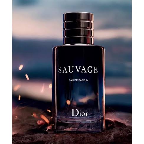 sauvage es un perfume para hombres de 20 años