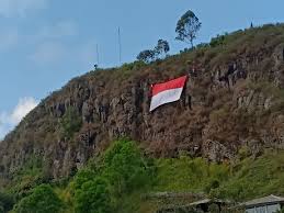 Senin, 17 agustus 2020 13:14. Merah Putih Raksasa Berkibar Di Gunung Batu Lembang