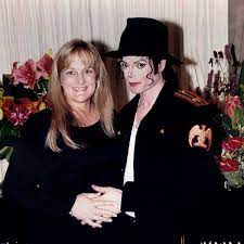 Reuters 8 the happy couple kiss after exchanging their vows credit: Michael Jackson S Ex Debbie Rowe S Grim Account Of Being Inseminated Like A Mare Mirror Online