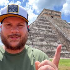 There's a new nose in town! We're excited to welcome a Giant anteater to  Mesker Park Zoo. Mr. Pickles recently arrived from the Potawatomi Zoo and  is settling (or digging!) into his