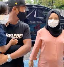 Jun 08, 2021 · terungkap identitas wanita hamil 7 bulan yang dikubur di depan rumah, sempat dinyatakan hilang, suami korban menghilang. Siti Sarah Macam Hamil Netizen Kosmo Digital